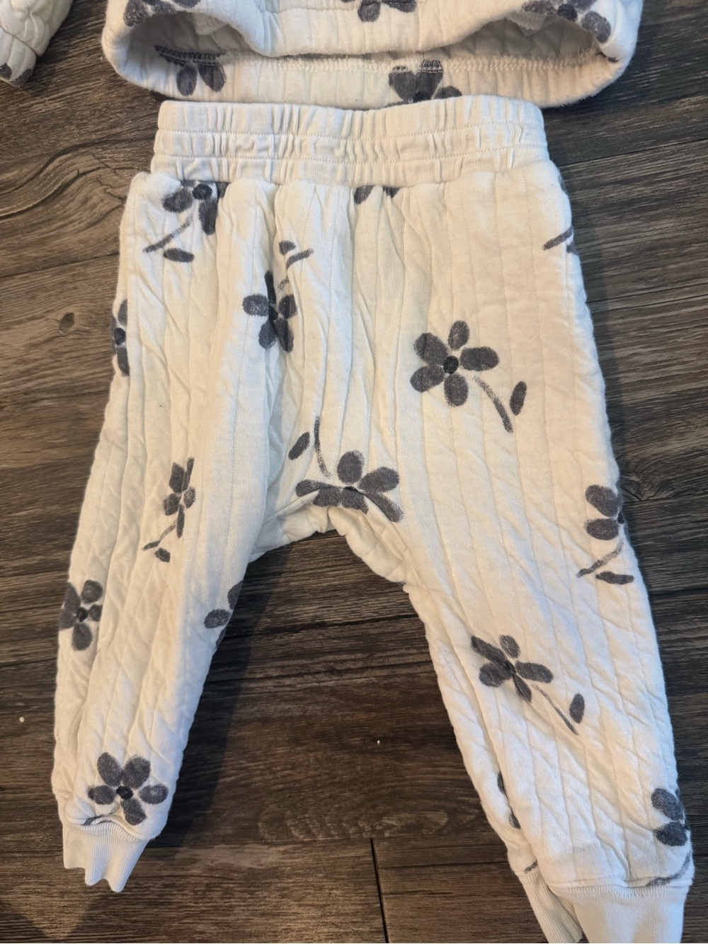 Carter's Cream Quilted Sweatshirt Set with Gray Floral Print - Picture 3 of 7